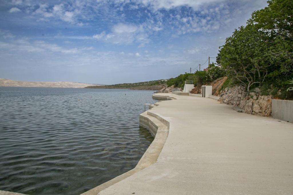 Apartmani Cesarica Karlobag Exterior foto