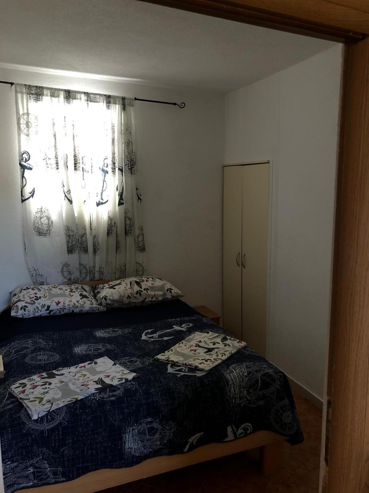 Apartmani Cesarica Karlobag Zimmer foto