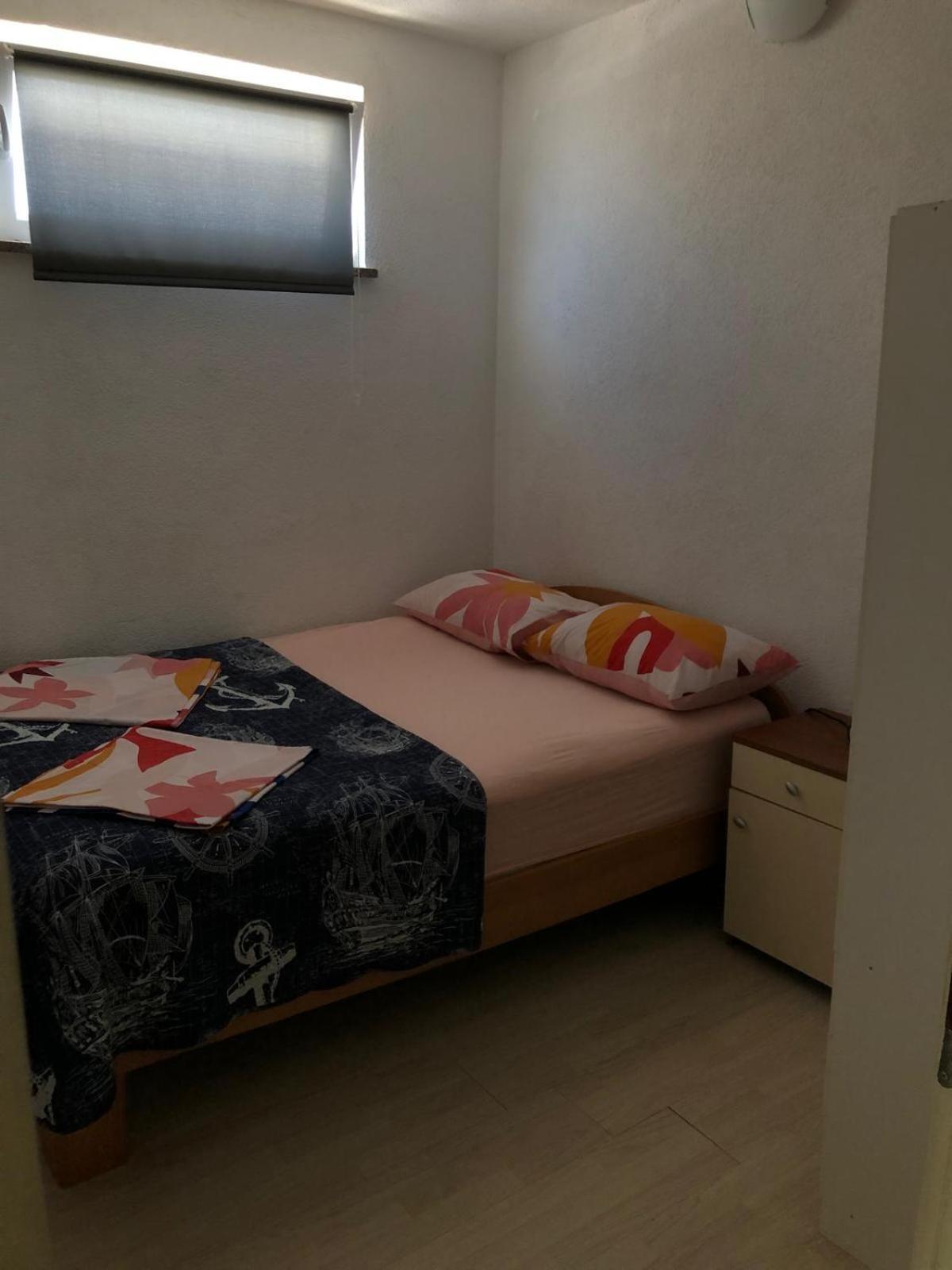 Apartmani Cesarica Karlobag Zimmer foto