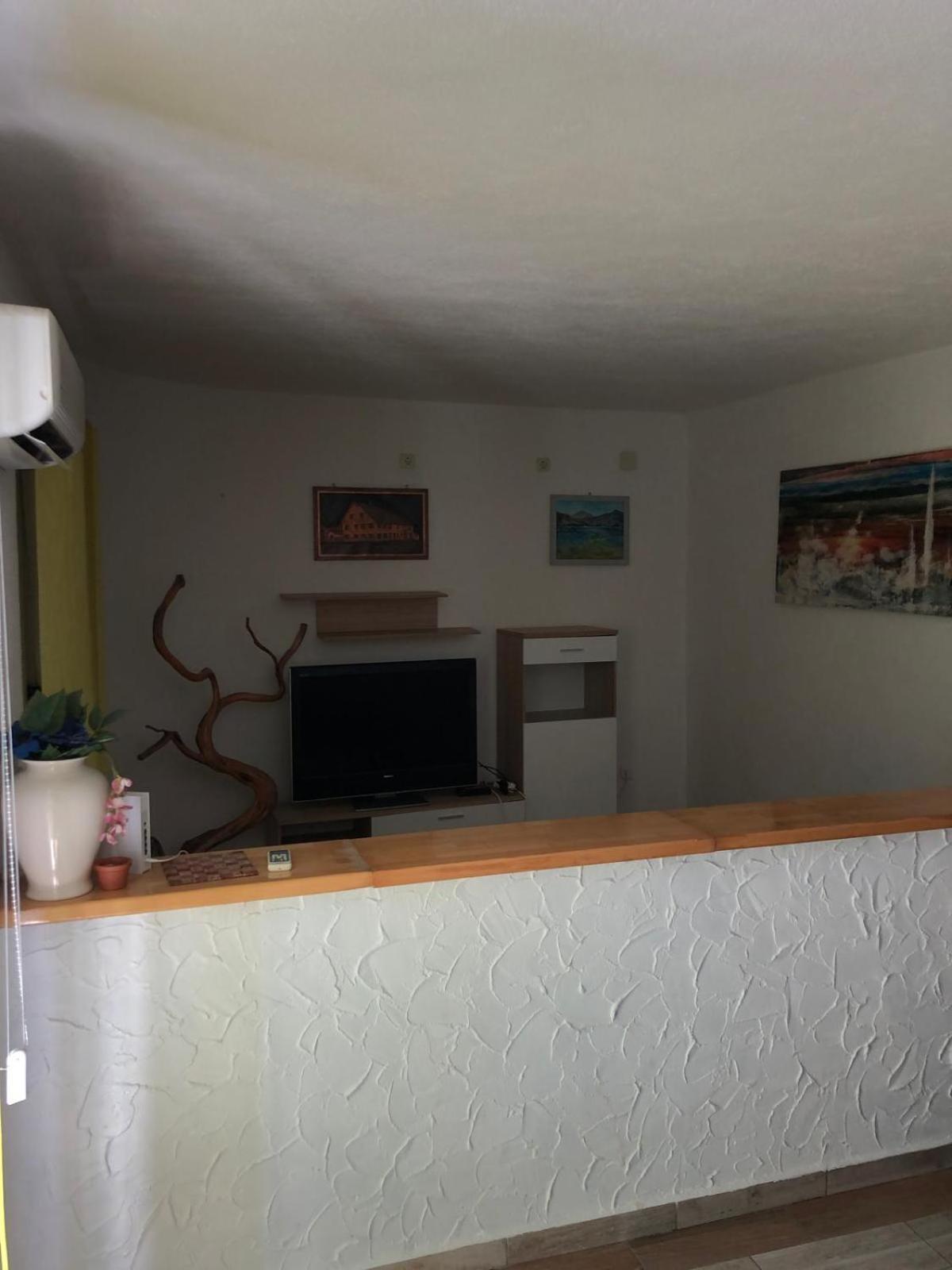 Apartmani Cesarica Karlobag Zimmer foto