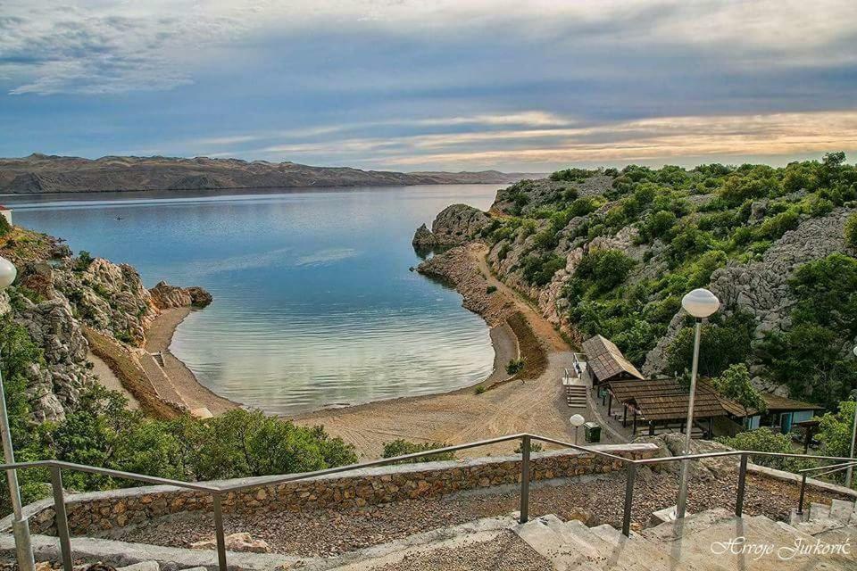 Apartmani Cesarica Karlobag Exterior foto
